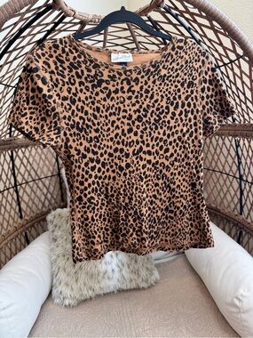 Universal Thread Leopard Tshirt Medium
